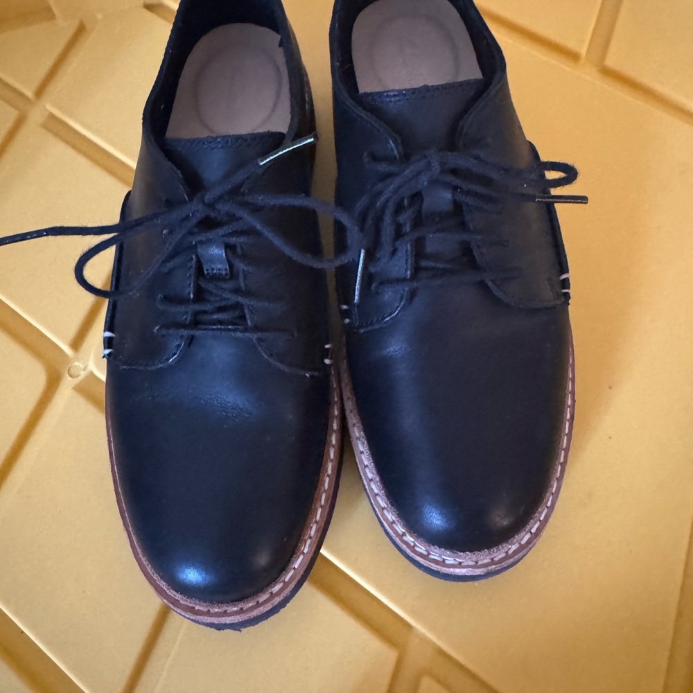 Clarks Black Leather Oxfords with Contrast Sole